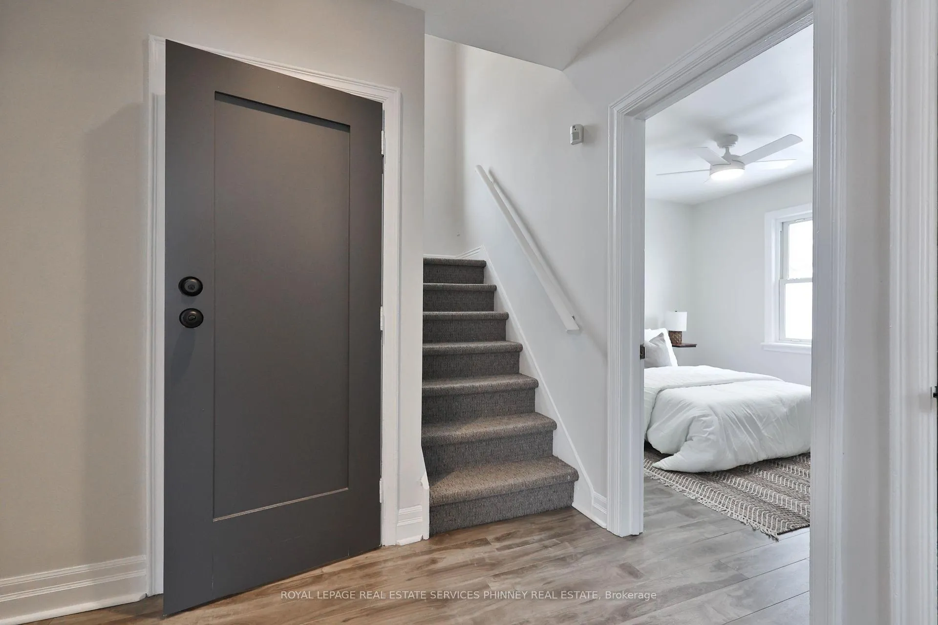 Photo 11 of 256 Walter Avenue S, Hamilton, Glenview — HOMEH