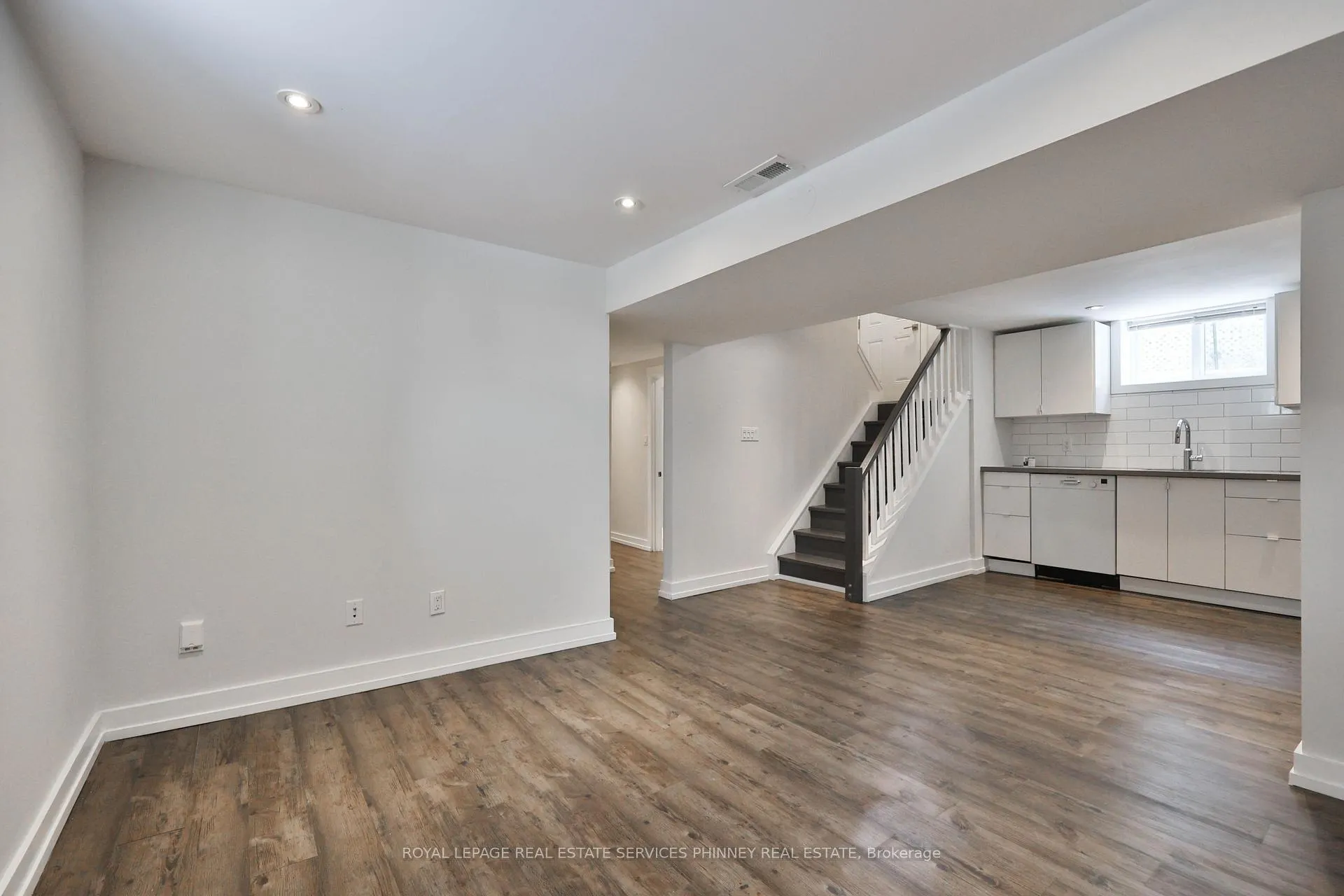 Photo 23 of 256 Walter Avenue S, Hamilton, Glenview — HOMEH