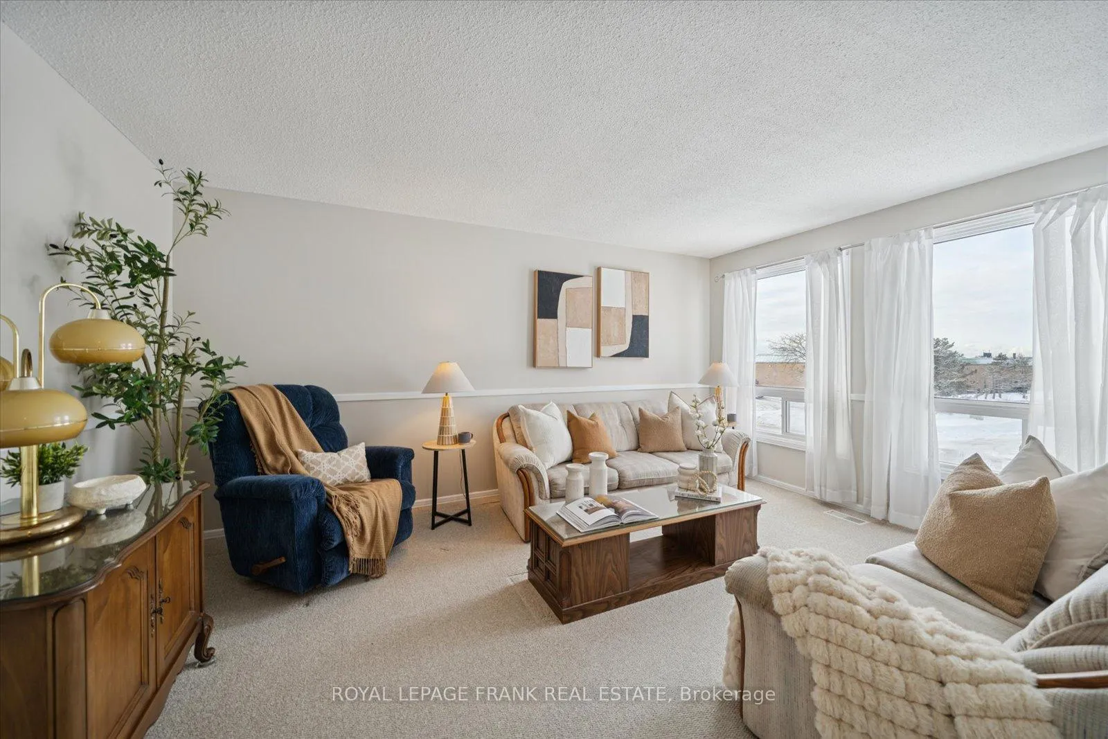 Photo 5 of 581 Grandview Street S, Oshawa, Donevan — HOMEH