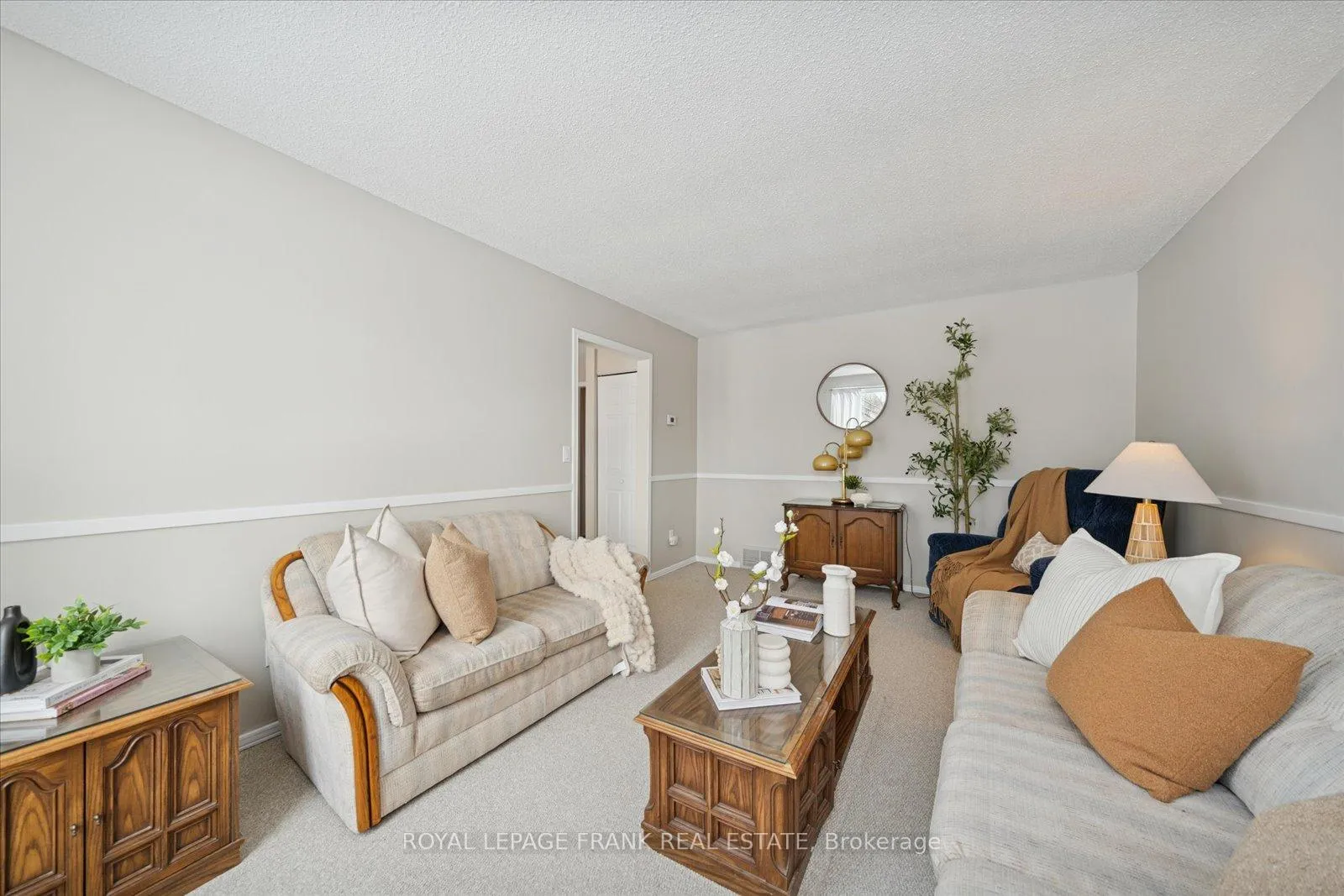 Photo 8 of 581 Grandview Street S, Oshawa, Donevan — HOMEH