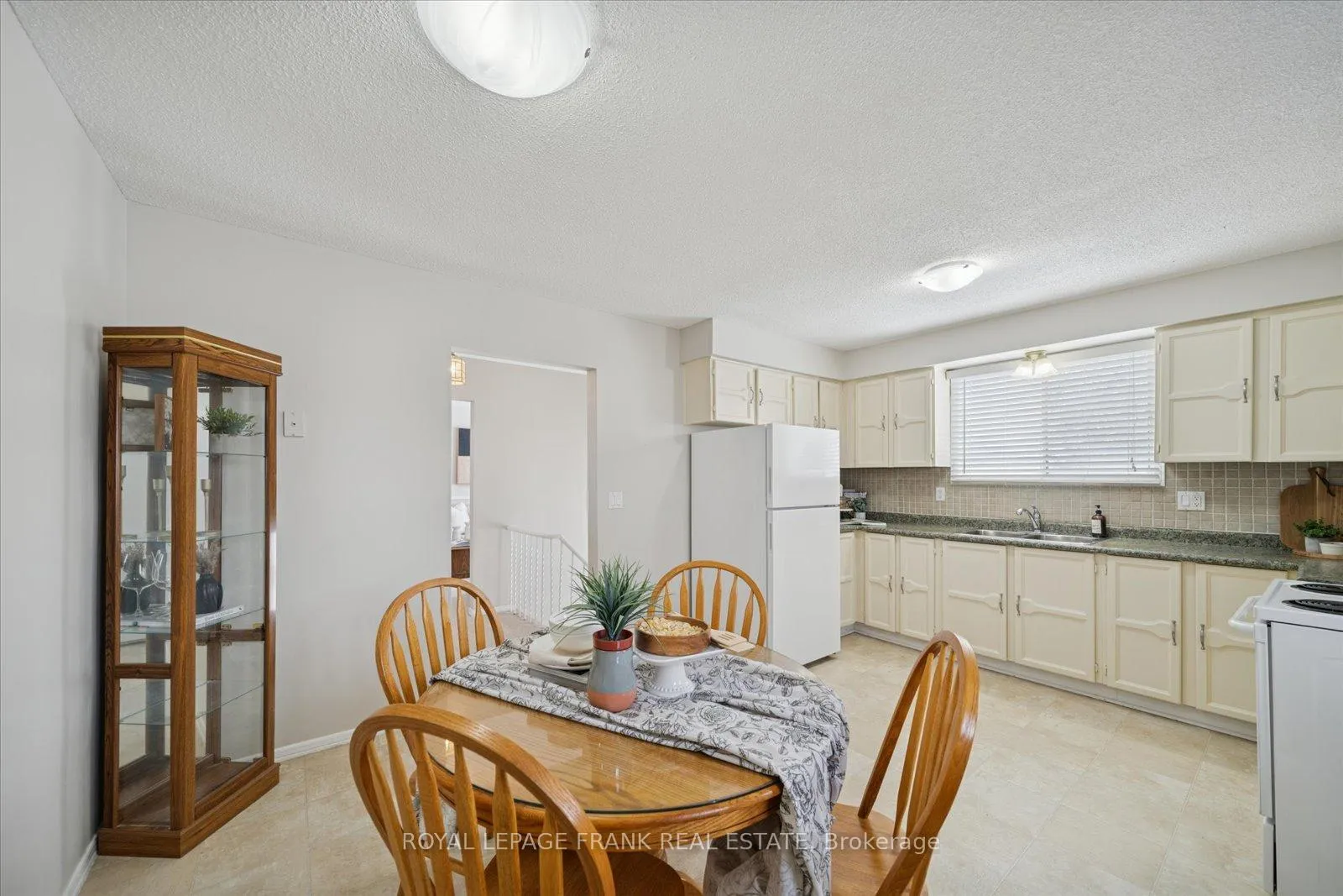 Photo 10 of 581 Grandview Street S, Oshawa, Donevan — HOMEH
