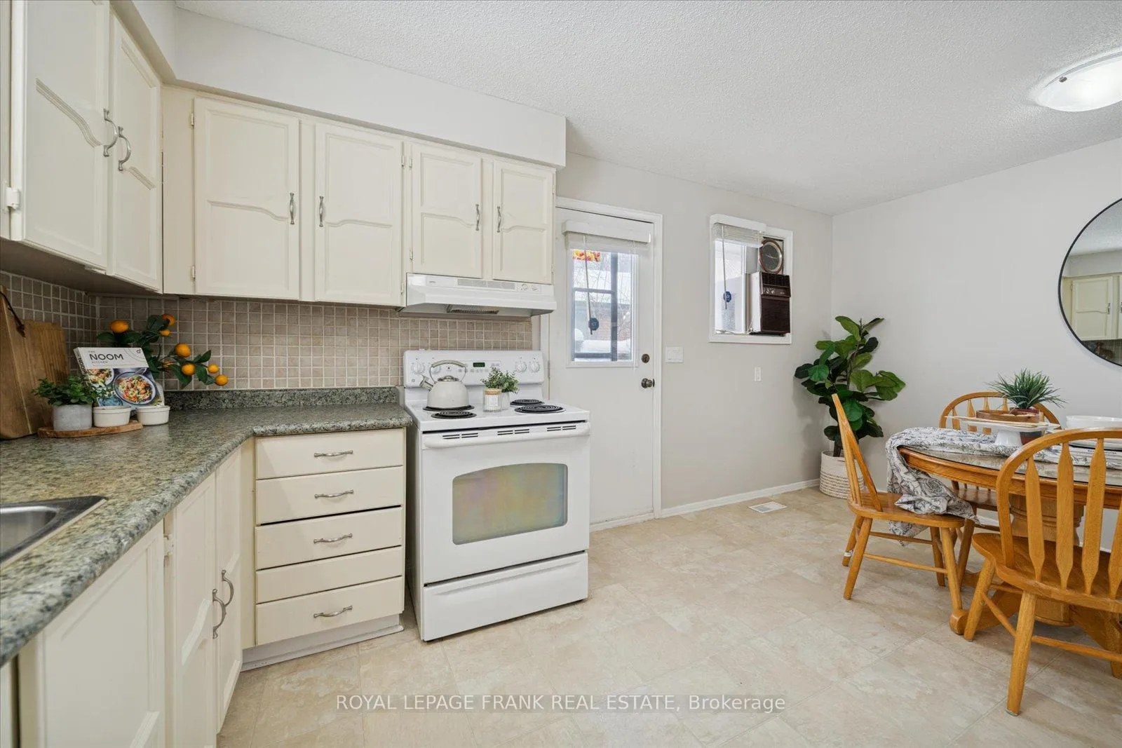 Photo 14 of 581 Grandview Street S, Oshawa, Donevan — HOMEH
