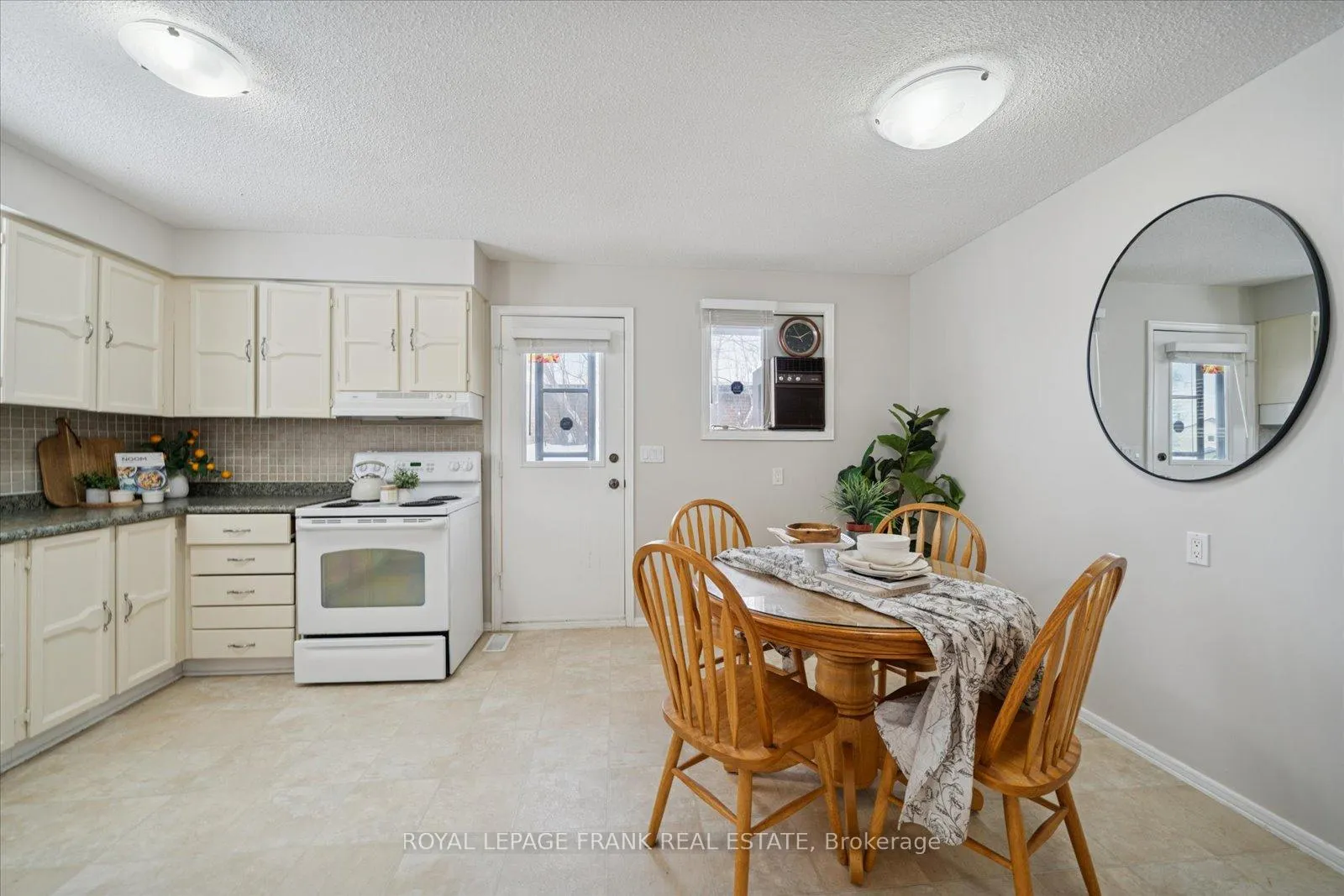Photo 15 of 581 Grandview Street S, Oshawa, Donevan — HOMEH