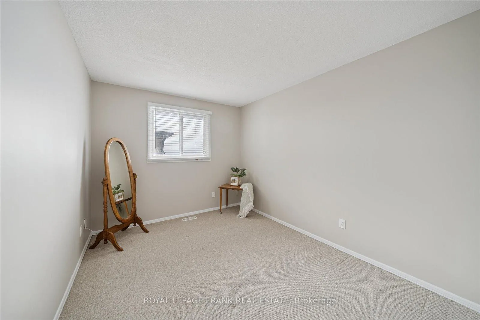 Photo 23 of 581 Grandview Street S, Oshawa, Donevan — HOMEH