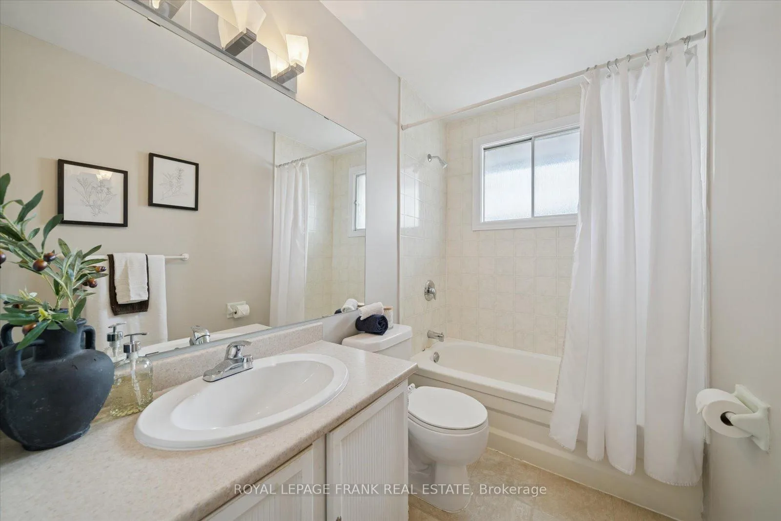 Photo 28 of 581 Grandview Street S, Oshawa, Donevan — HOMEH