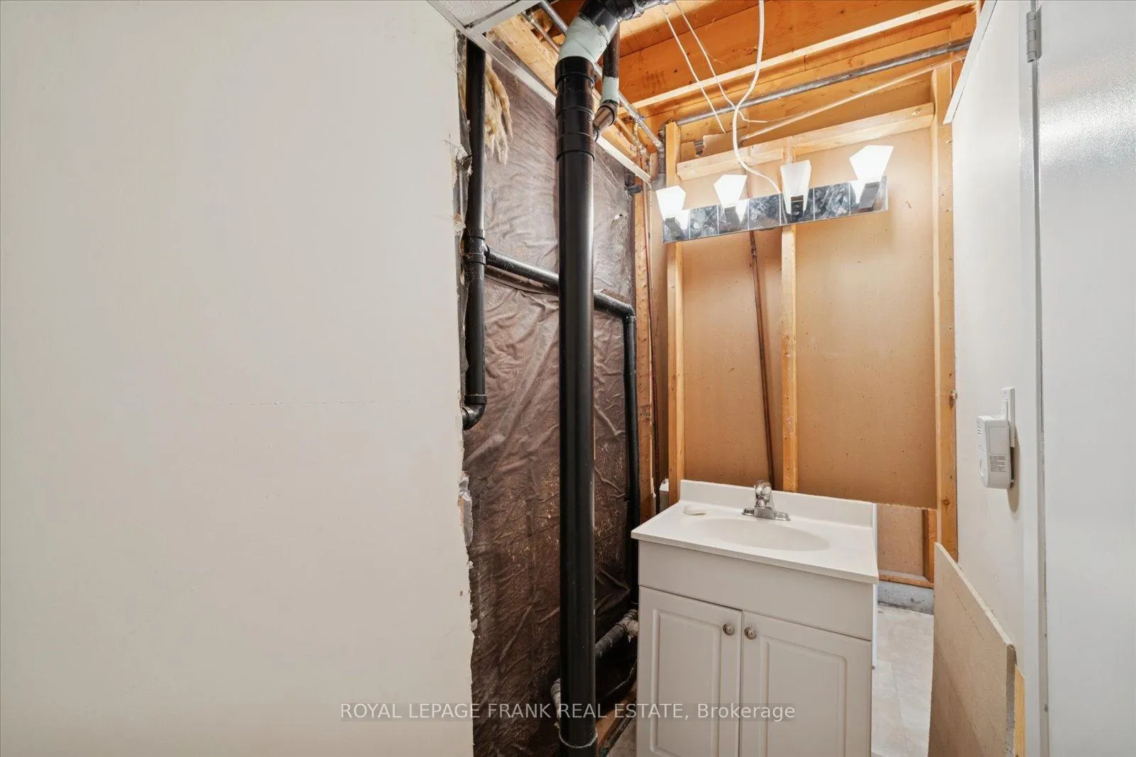 Photo 37 of 581 Grandview Street S, Oshawa, Donevan — HOMEH