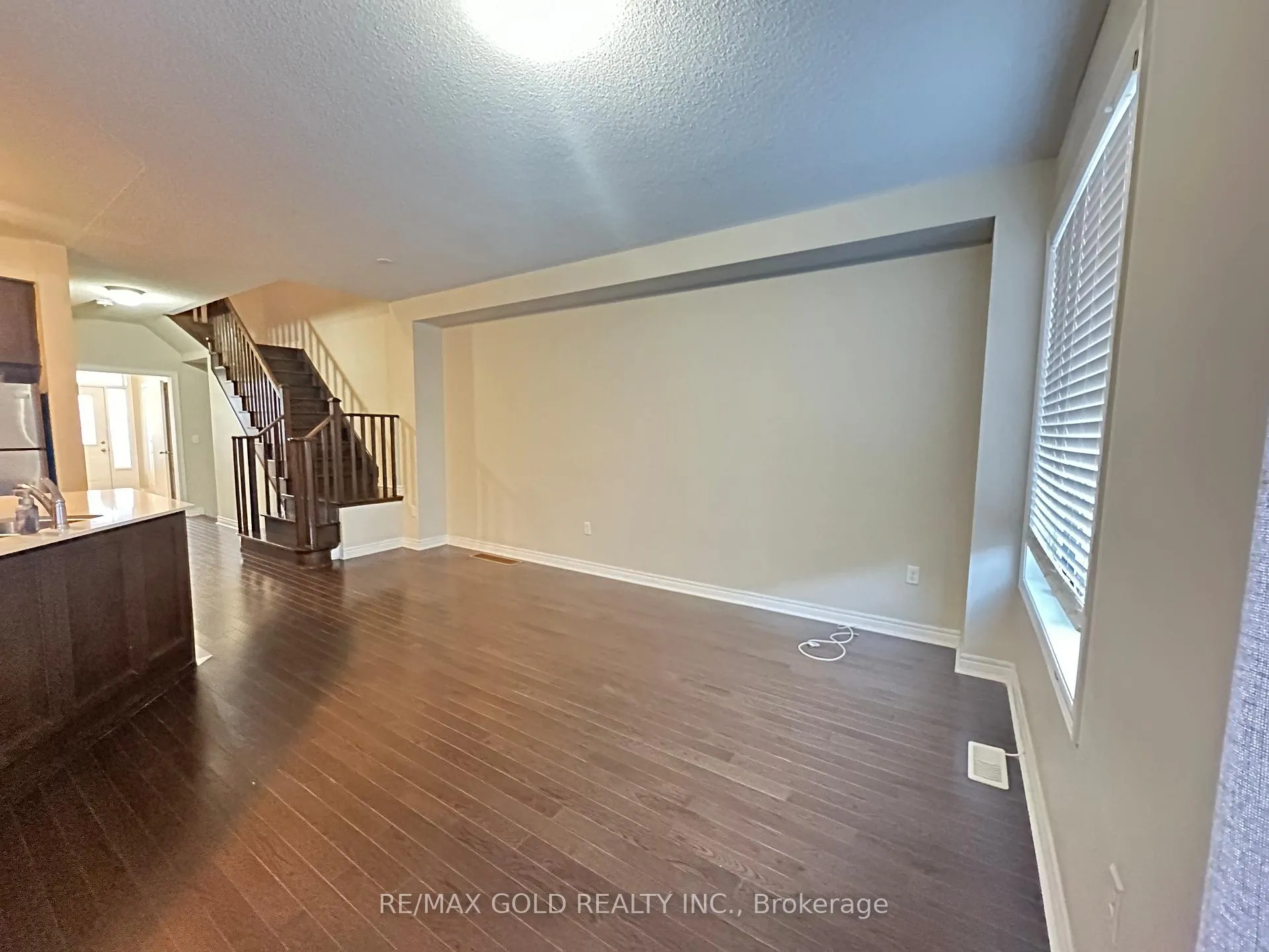 Photo 3 of 53 Finegan Circle, Brampton, Northwest Brampton — HOMEH