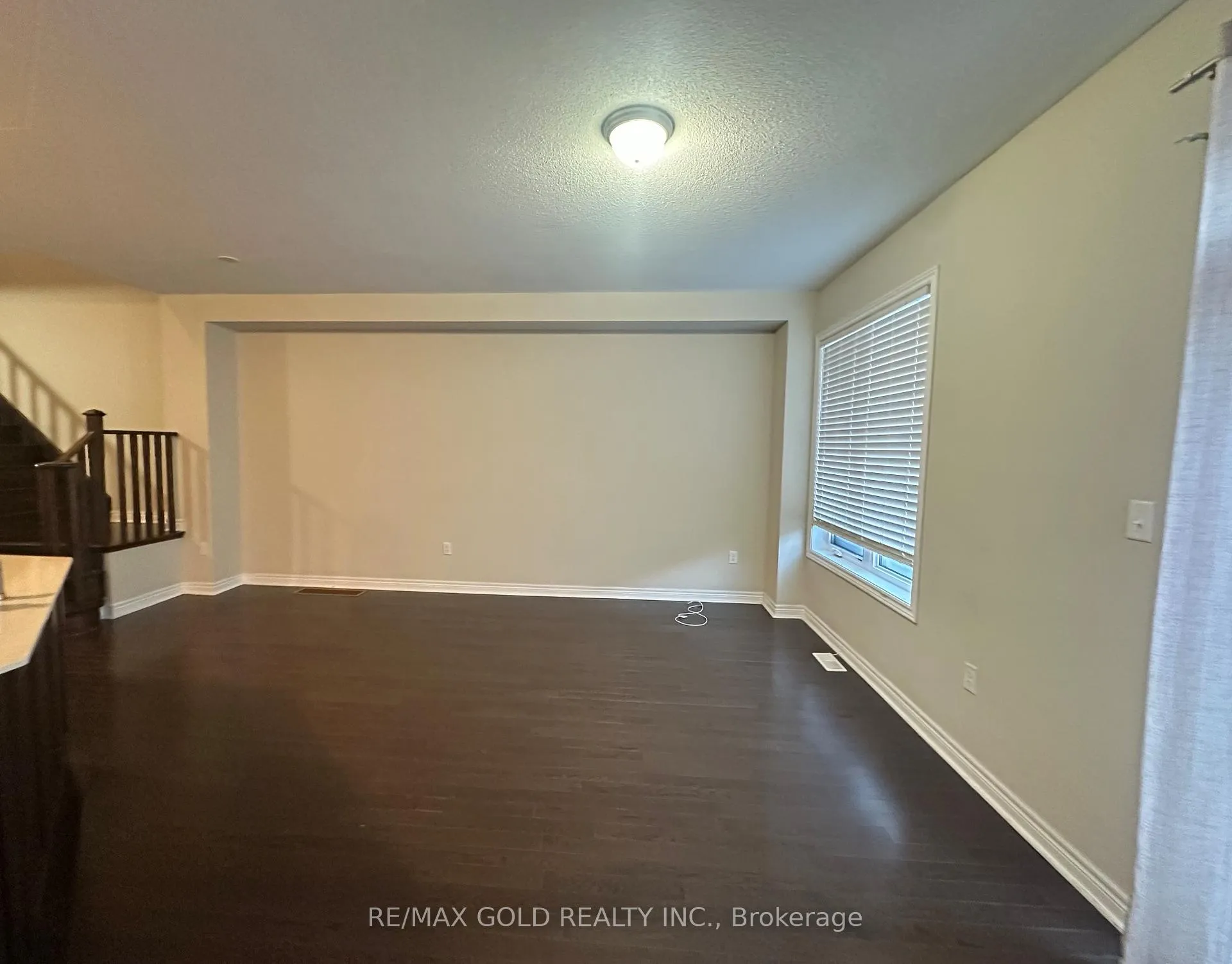 Photo 5 of 53 Finegan Circle, Brampton, Northwest Brampton — HOMEH