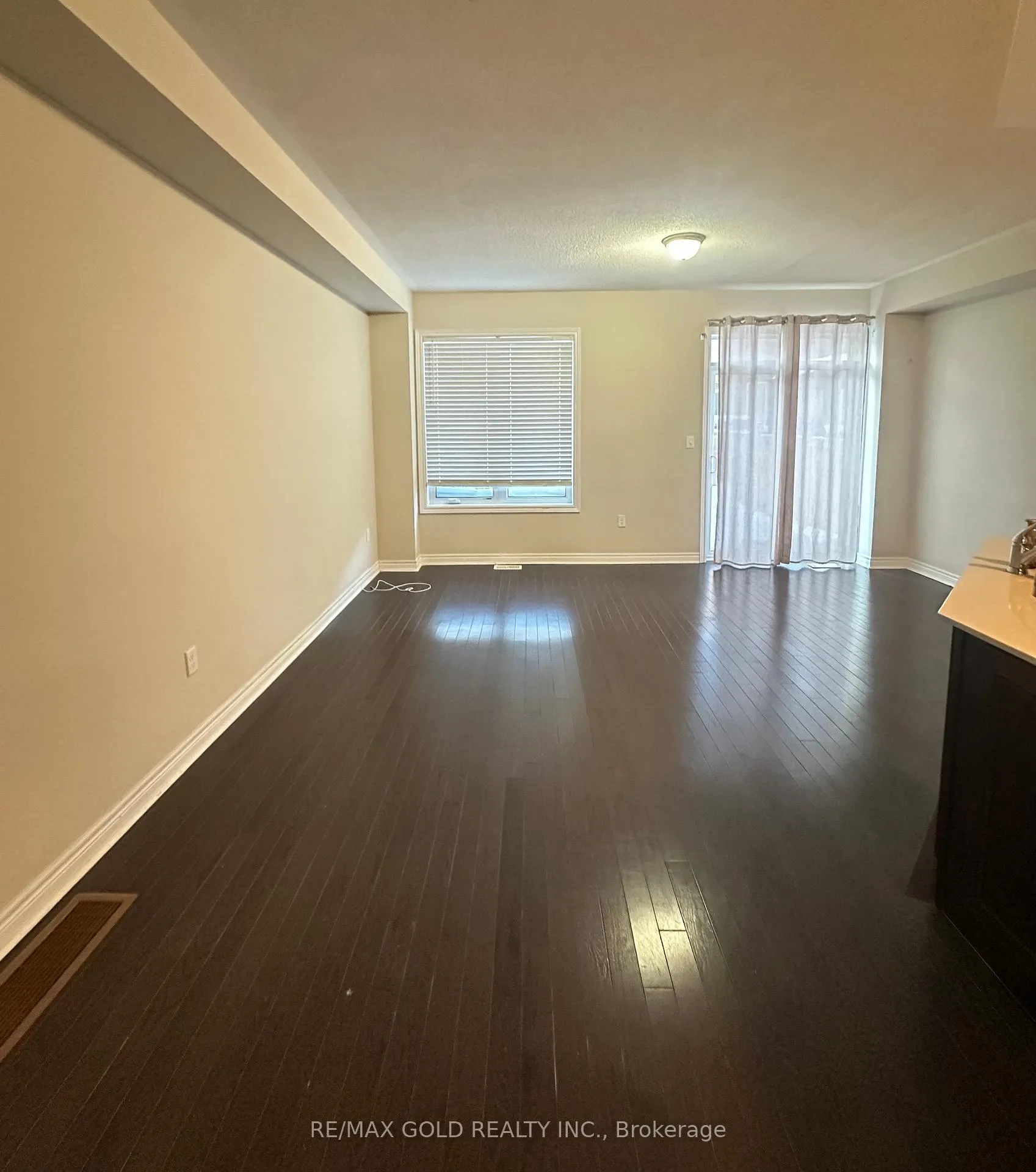 Photo 6 of 53 Finegan Circle, Brampton, Northwest Brampton — HOMEH