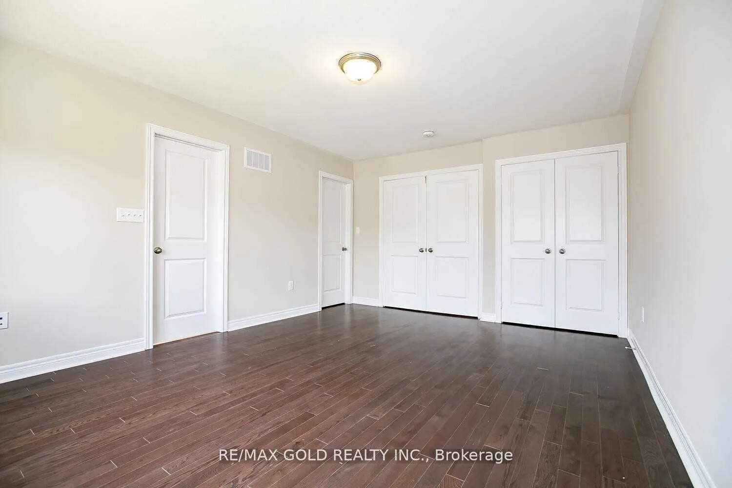 Photo 8 of 53 Finegan Circle, Brampton, Northwest Brampton — HOMEH