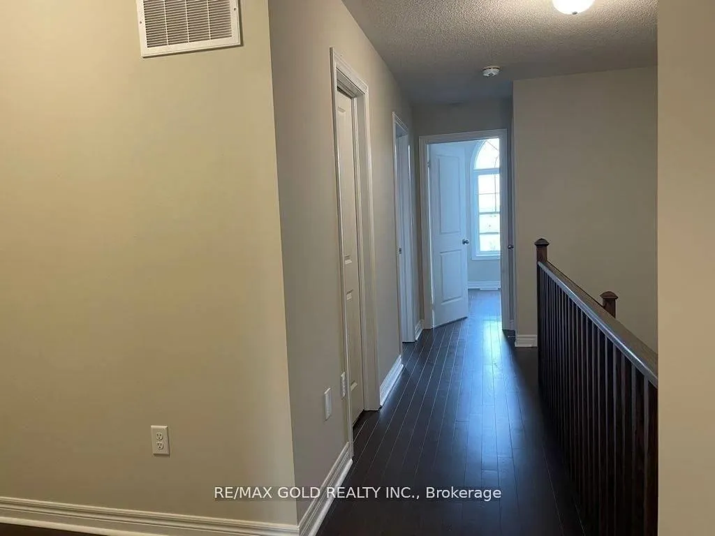 Photo 12 of 53 Finegan Circle, Brampton, Northwest Brampton — HOMEH