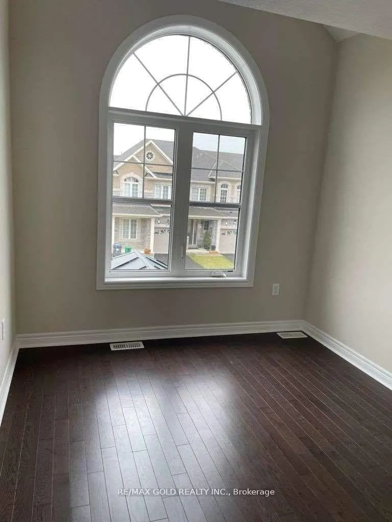 Photo 13 of 53 Finegan Circle, Brampton, Northwest Brampton — HOMEH