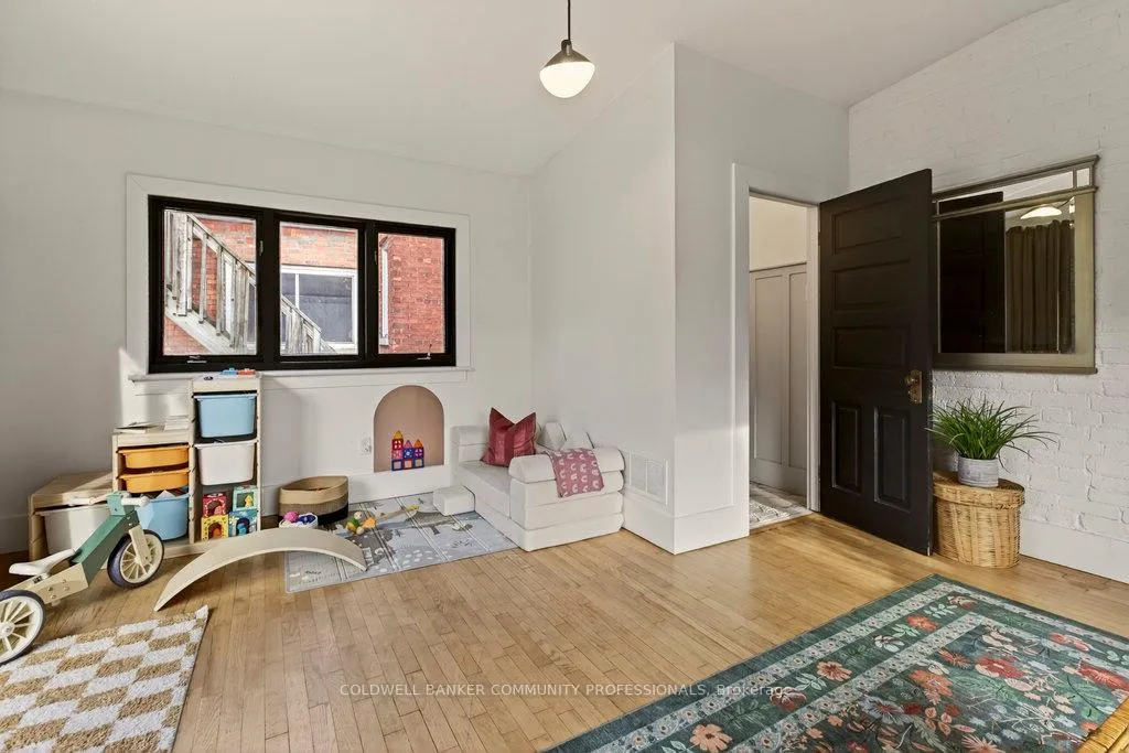 Photo 26 of 104 Garfield Avenue S, Hamilton, Stipley — HOMEH