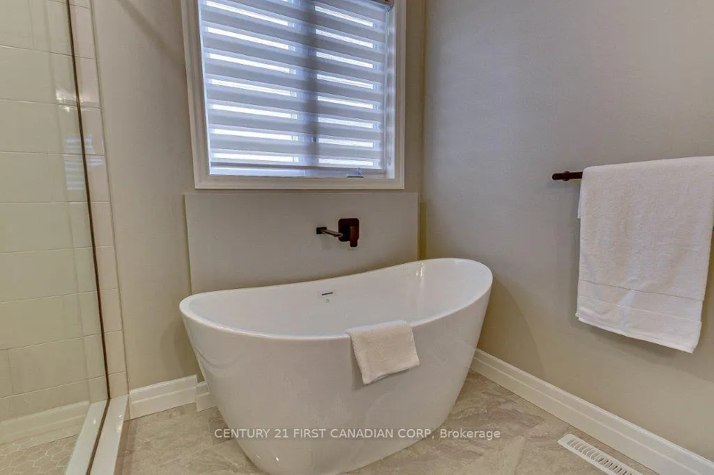 Photo 24 of 6 Aspen Circle, Thames Centre, Rural Thames Centre — HOMEH