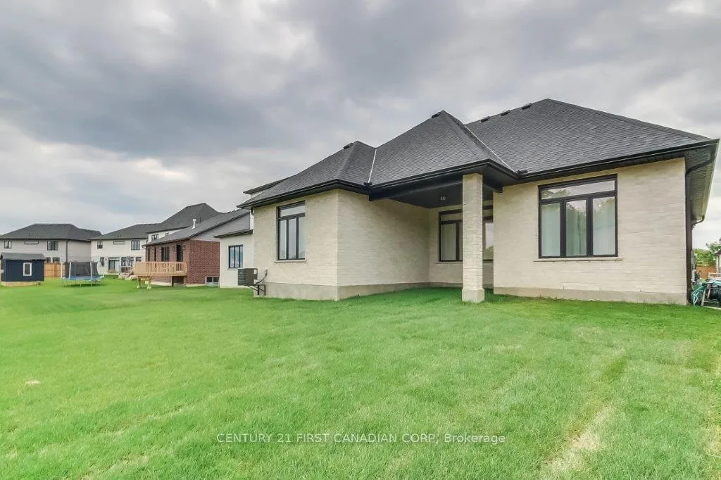 Photo 33 of 6 Aspen Circle, Thames Centre, Rural Thames Centre — HOMEH