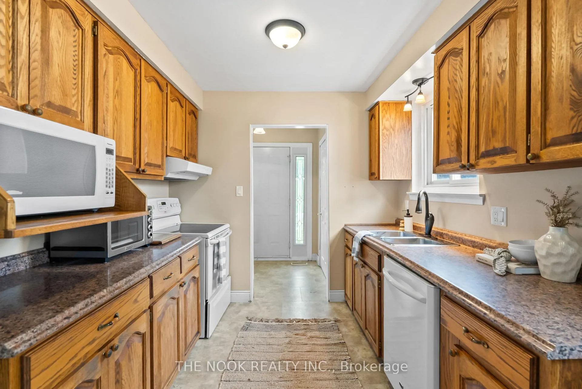 Photo 9 of 287 Viewmount Street, Oshawa, Donevan — HOMEH