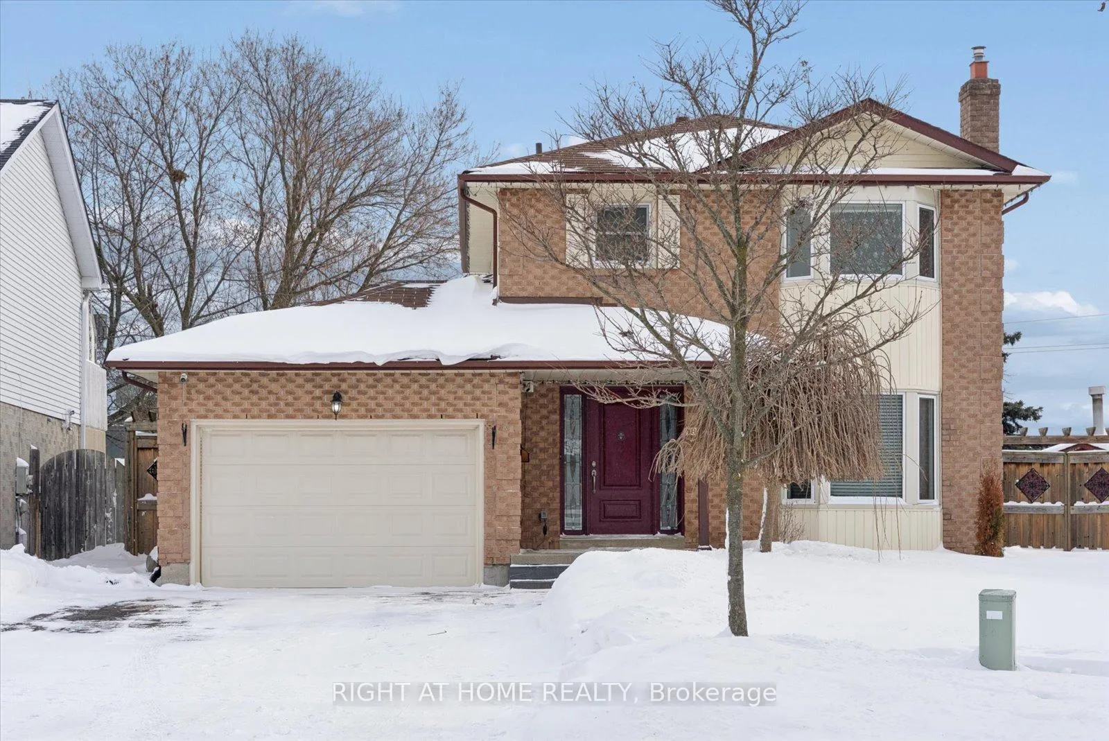 Photo 2 of 48 Cherry Blossom Crescent, Clarington, Courtice — HOMEH