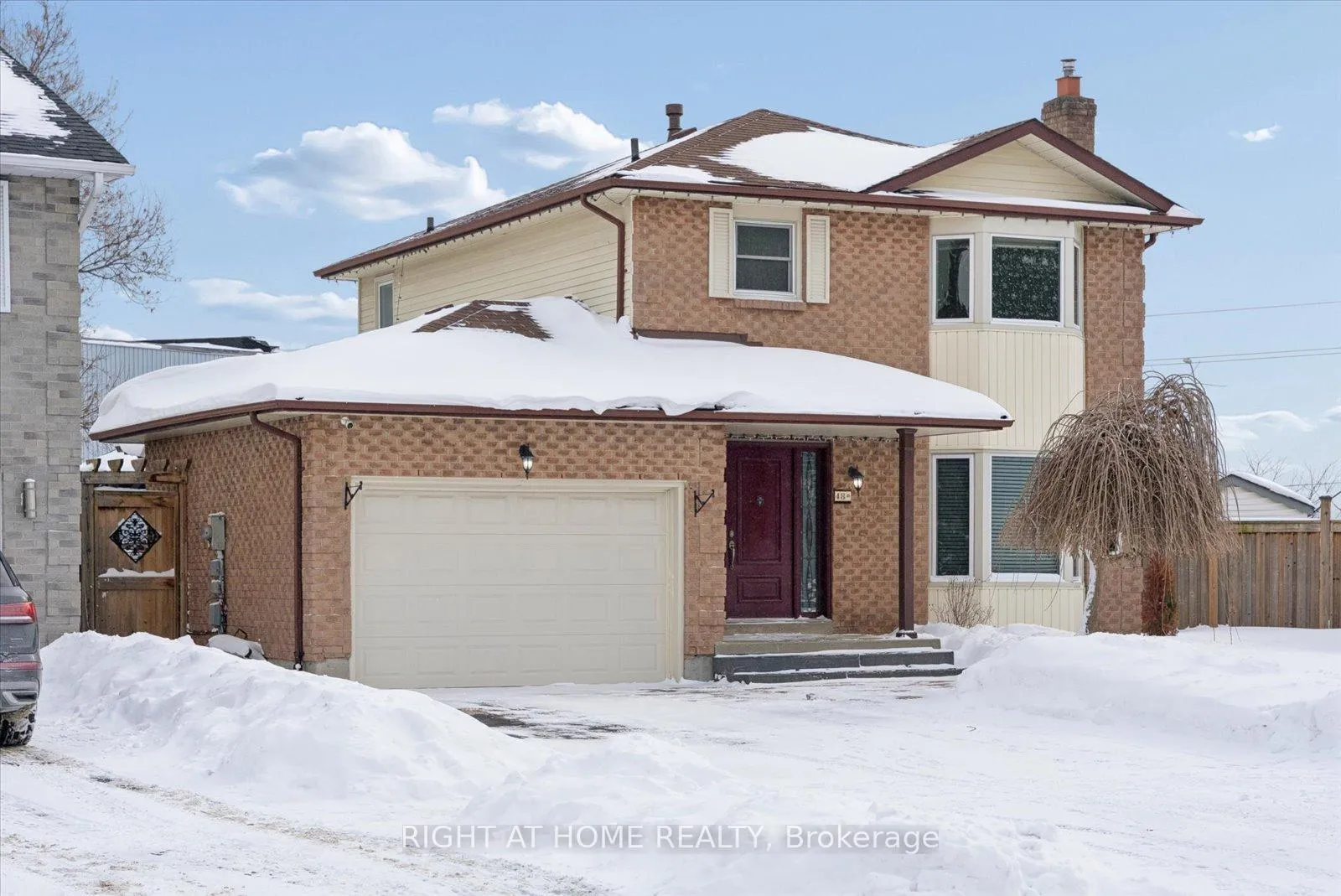 Photo 3 of 48 Cherry Blossom Crescent, Clarington, Courtice — HOMEH