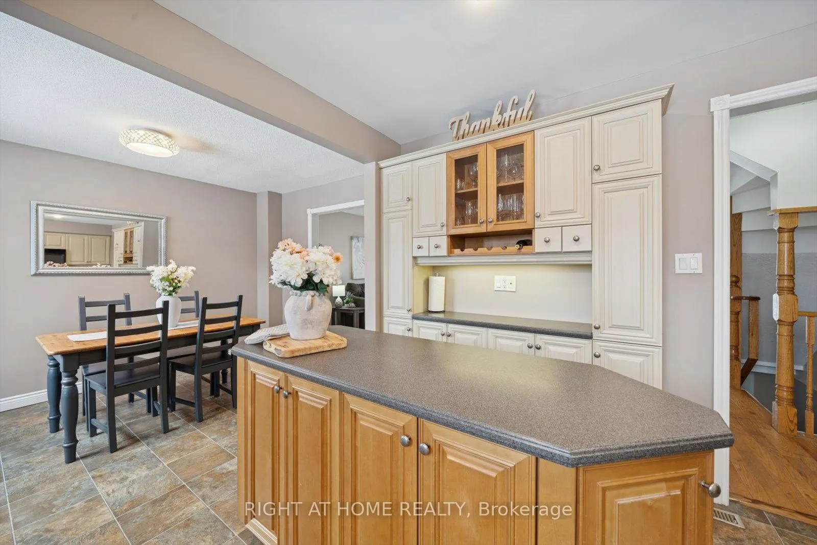 Photo 16 of 48 Cherry Blossom Crescent, Clarington, Courtice — HOMEH