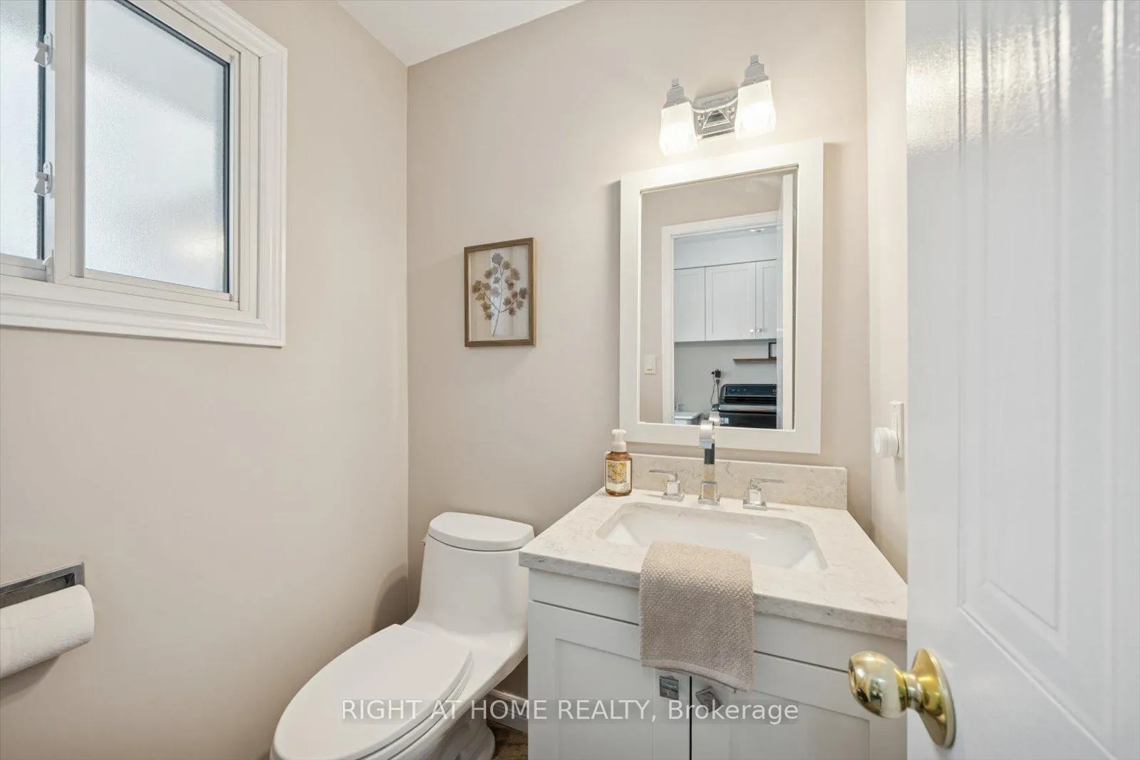 Photo 17 of 48 Cherry Blossom Crescent, Clarington, Courtice — HOMEH