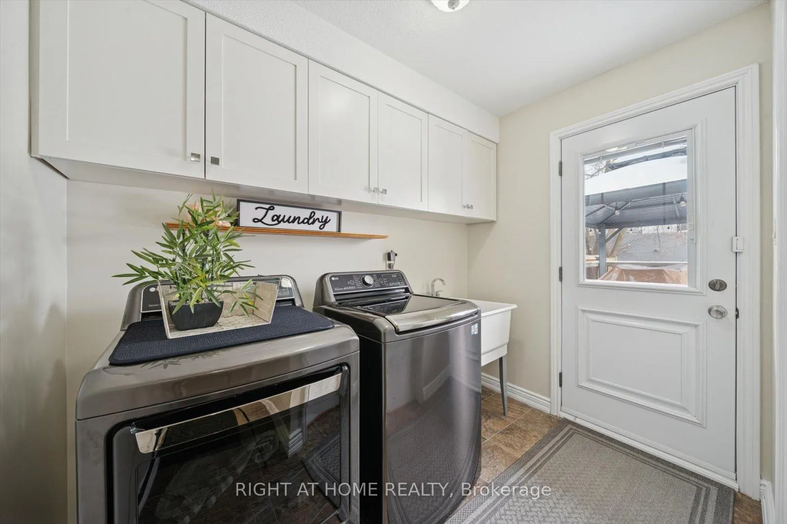Photo 18 of 48 Cherry Blossom Crescent, Clarington, Courtice — HOMEH