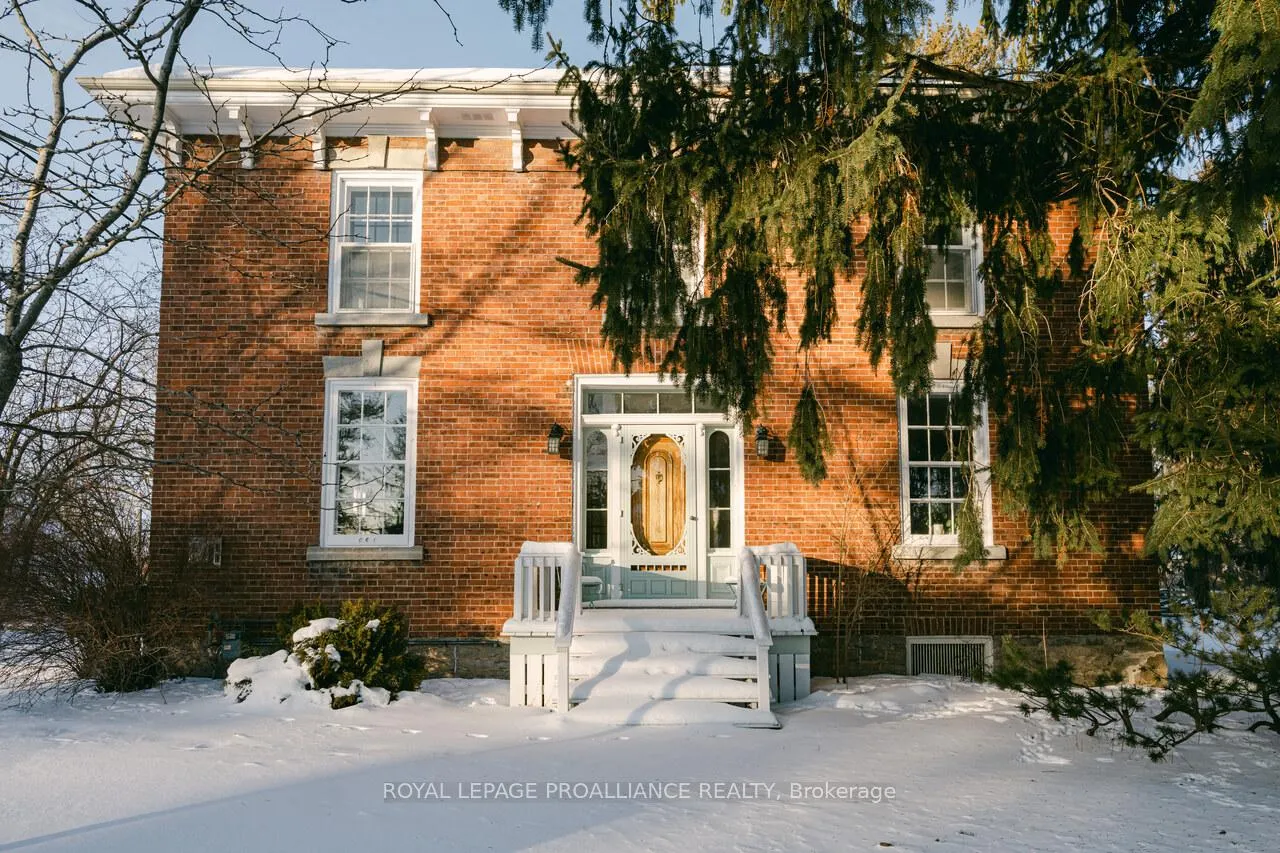 Front of 374 Bloomfield Main Street