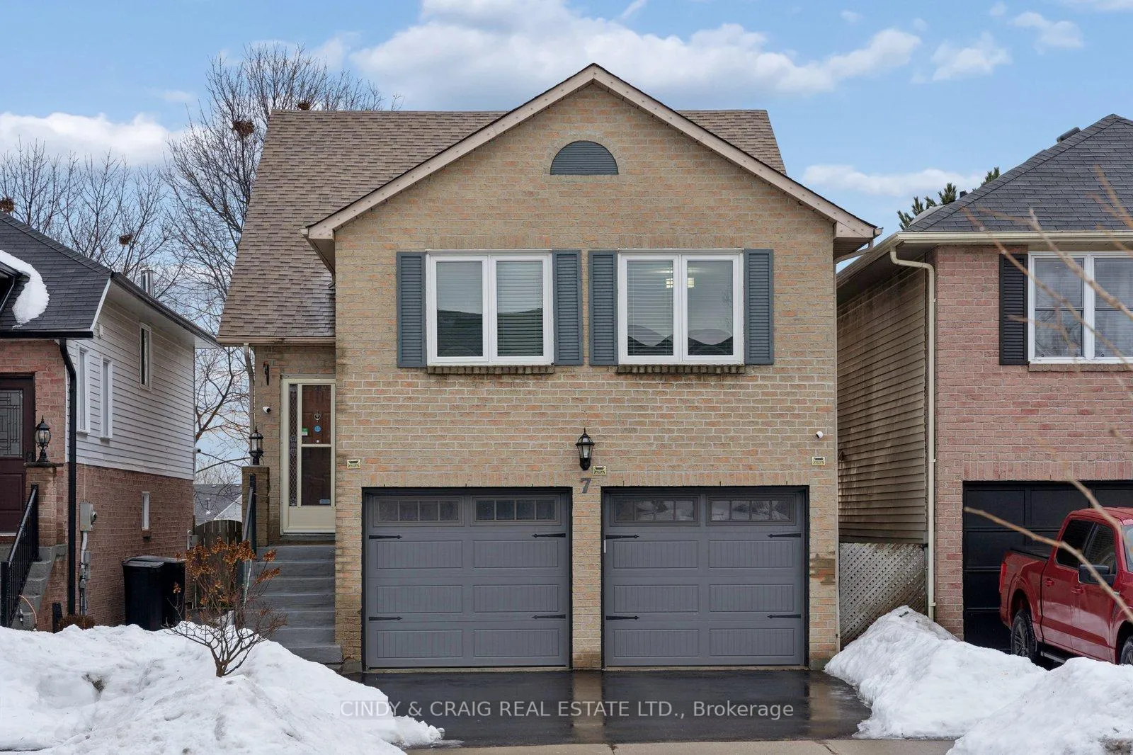 Photo 1 of 7 Empire Crescent, Clarington, Courtice — HOMEH