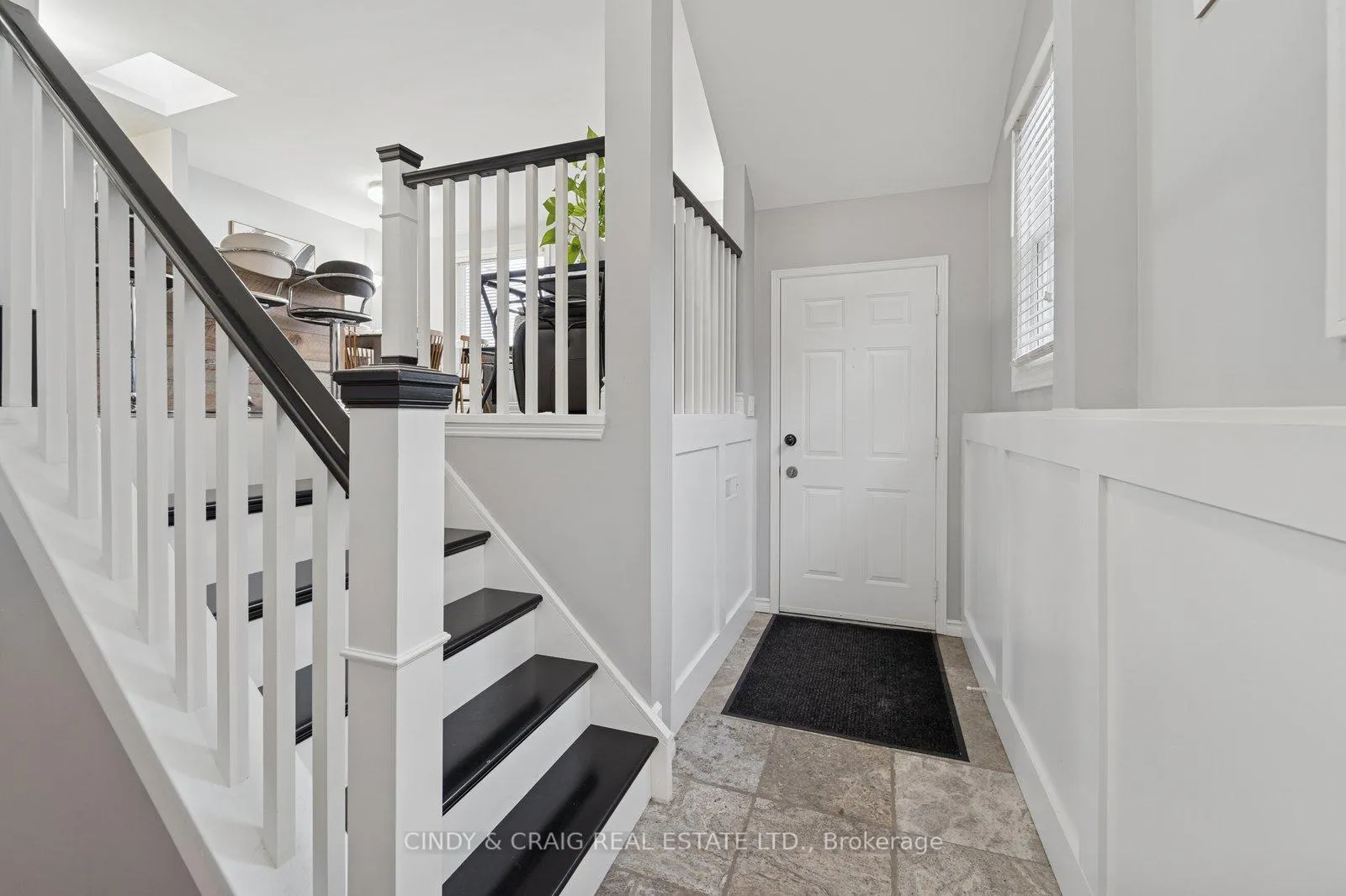 Photo 2 of 7 Empire Crescent, Clarington, Courtice — HOMEH