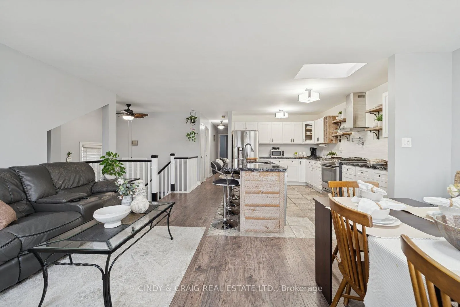 Photo 4 of 7 Empire Crescent, Clarington, Courtice — HOMEH