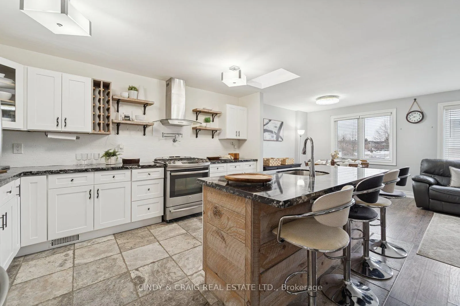 Photo 5 of 7 Empire Crescent, Clarington, Courtice — HOMEH
