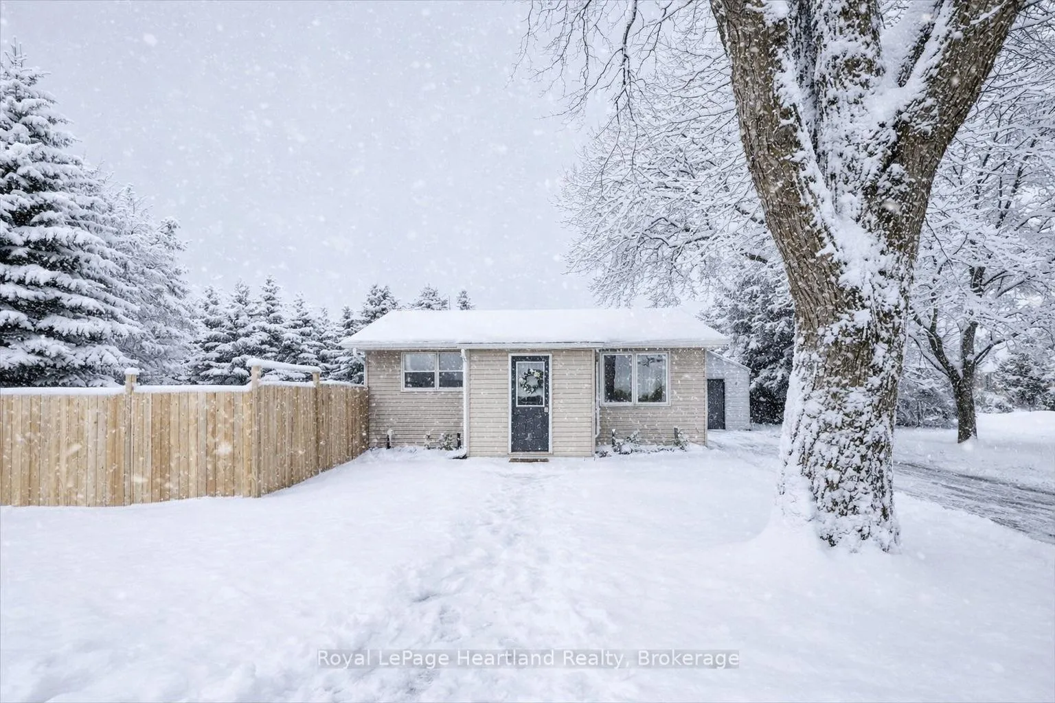 Photo 2 of 7637 Wellington Road 7, Mapleton, Rural Mapleton — HOMEH