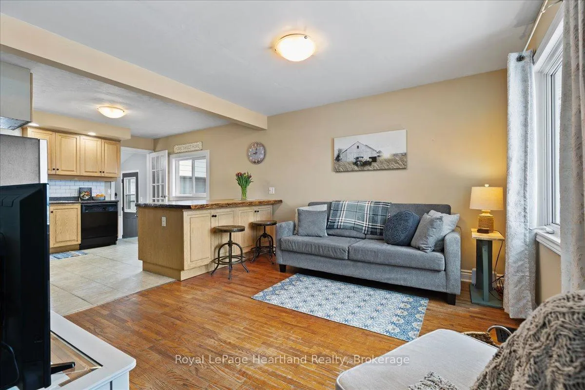 Photo 5 of 7637 Wellington Road 7, Mapleton, Rural Mapleton — HOMEH