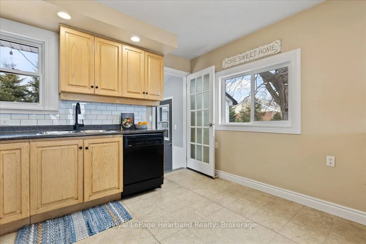 Photo 9 of 7637 Wellington Road 7, Mapleton, Rural Mapleton — HOMEH