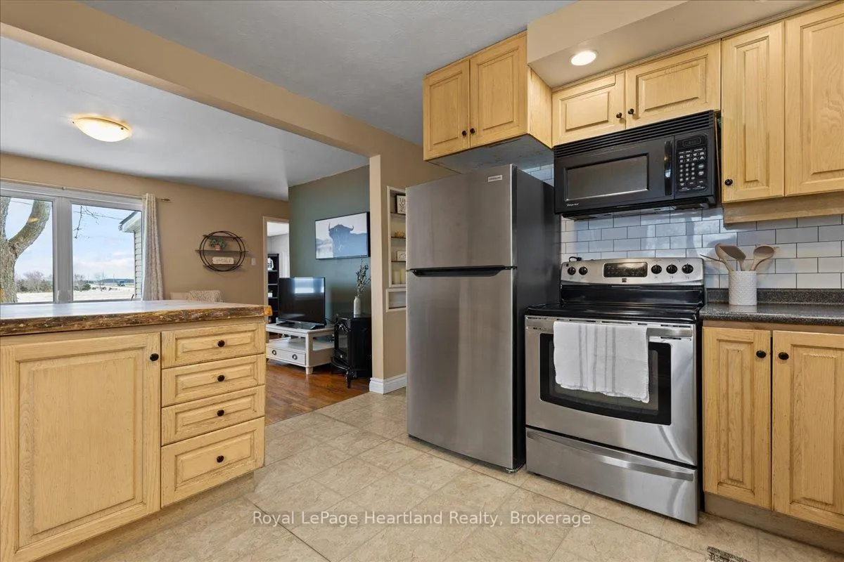 Photo 12 of 7637 Wellington Road 7, Mapleton, Rural Mapleton — HOMEH