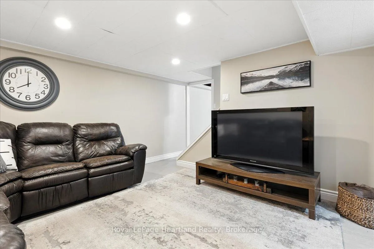 Photo 23 of 7637 Wellington Road 7, Mapleton, Rural Mapleton — HOMEH