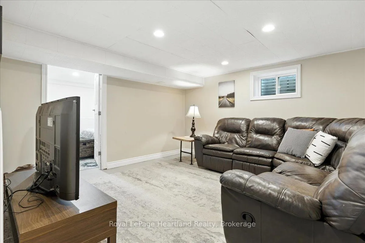 Photo 25 of 7637 Wellington Road 7, Mapleton, Rural Mapleton — HOMEH