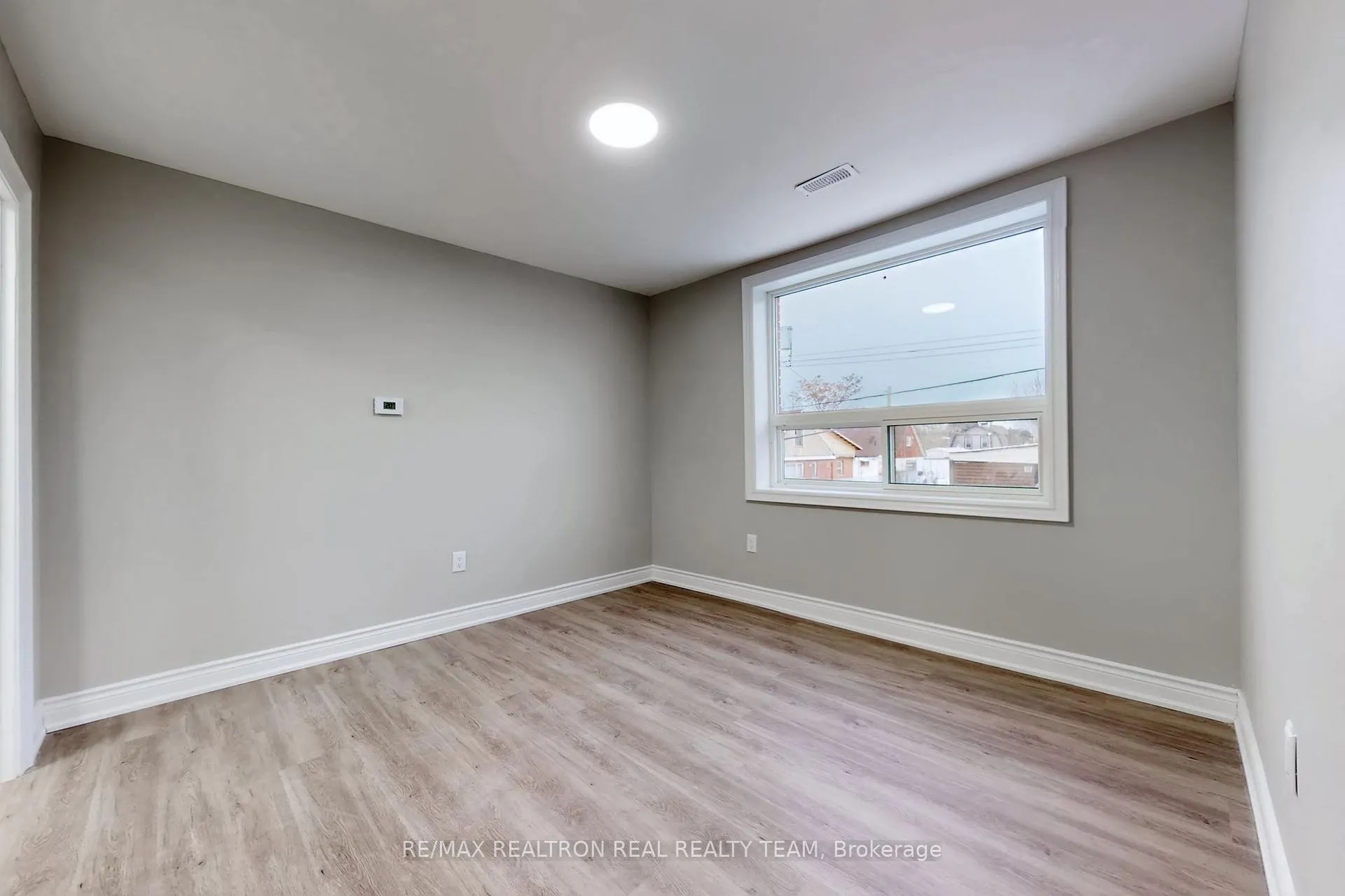 Photo 17 of 195 Balmoral Avenue N, Hamilton, Crown Point — HOMEH