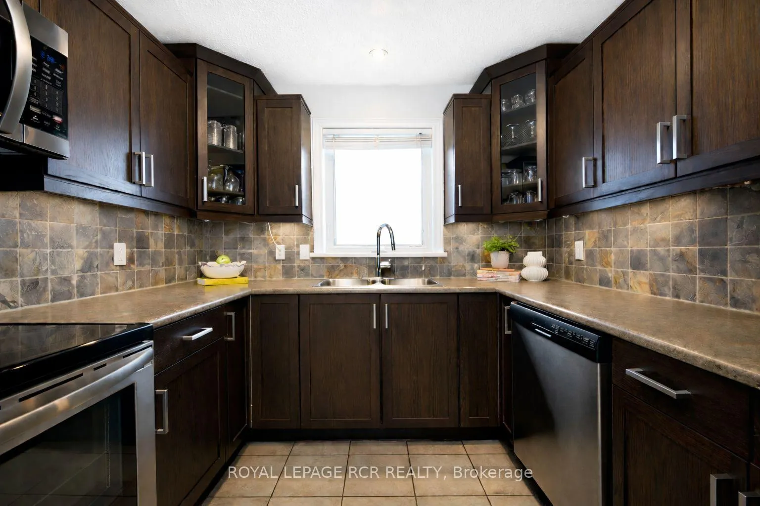 Photo 10 of 121 Fleming Way, Shelburne — HOMEH