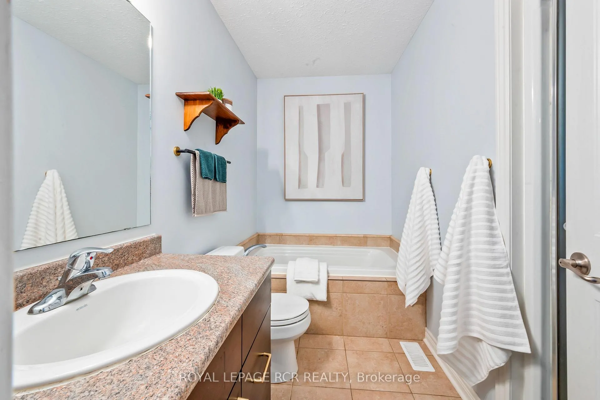 Photo 13 of 121 Fleming Way, Shelburne — HOMEH