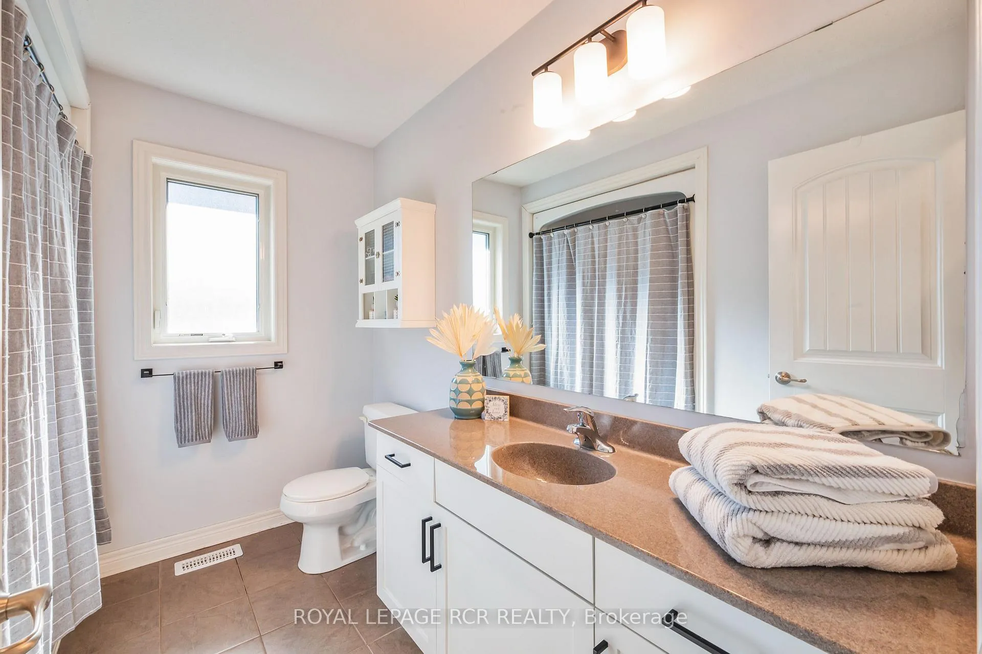 Photo 16 of 121 Fleming Way, Shelburne — HOMEH