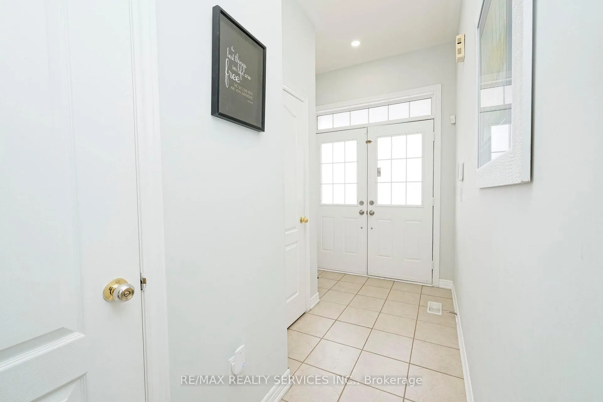 Photo 5 of 49 Crystalview Crescent, Brampton, Bram East — HOMEH