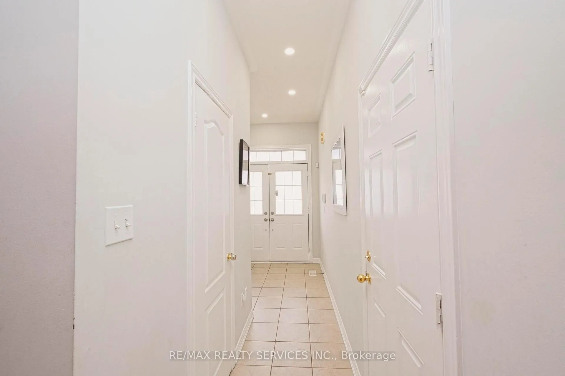 Photo 6 of 49 Crystalview Crescent, Brampton, Bram East — HOMEH