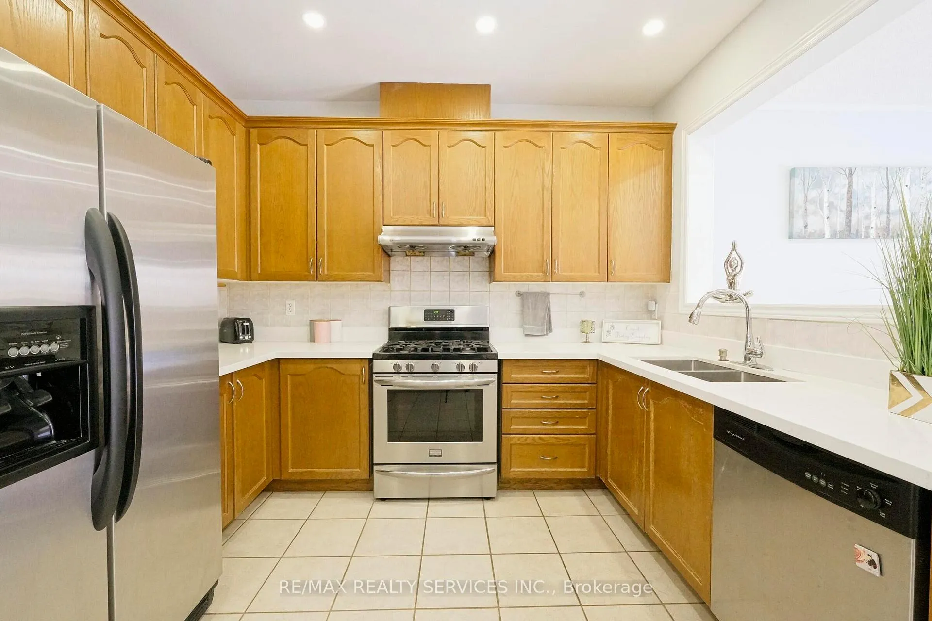 Photo 9 of 49 Crystalview Crescent, Brampton, Bram East — HOMEH