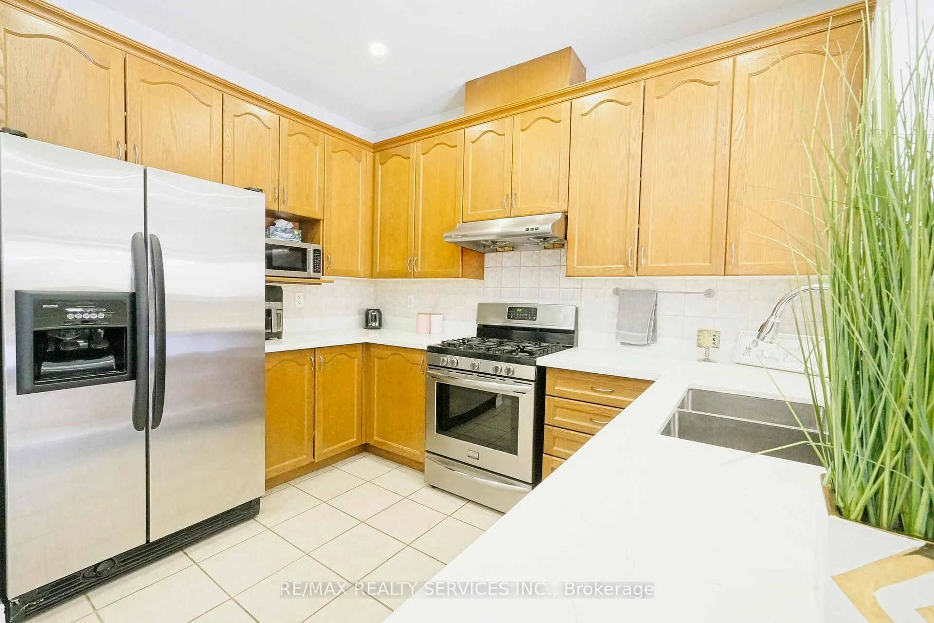 Photo 10 of 49 Crystalview Crescent, Brampton, Bram East — HOMEH