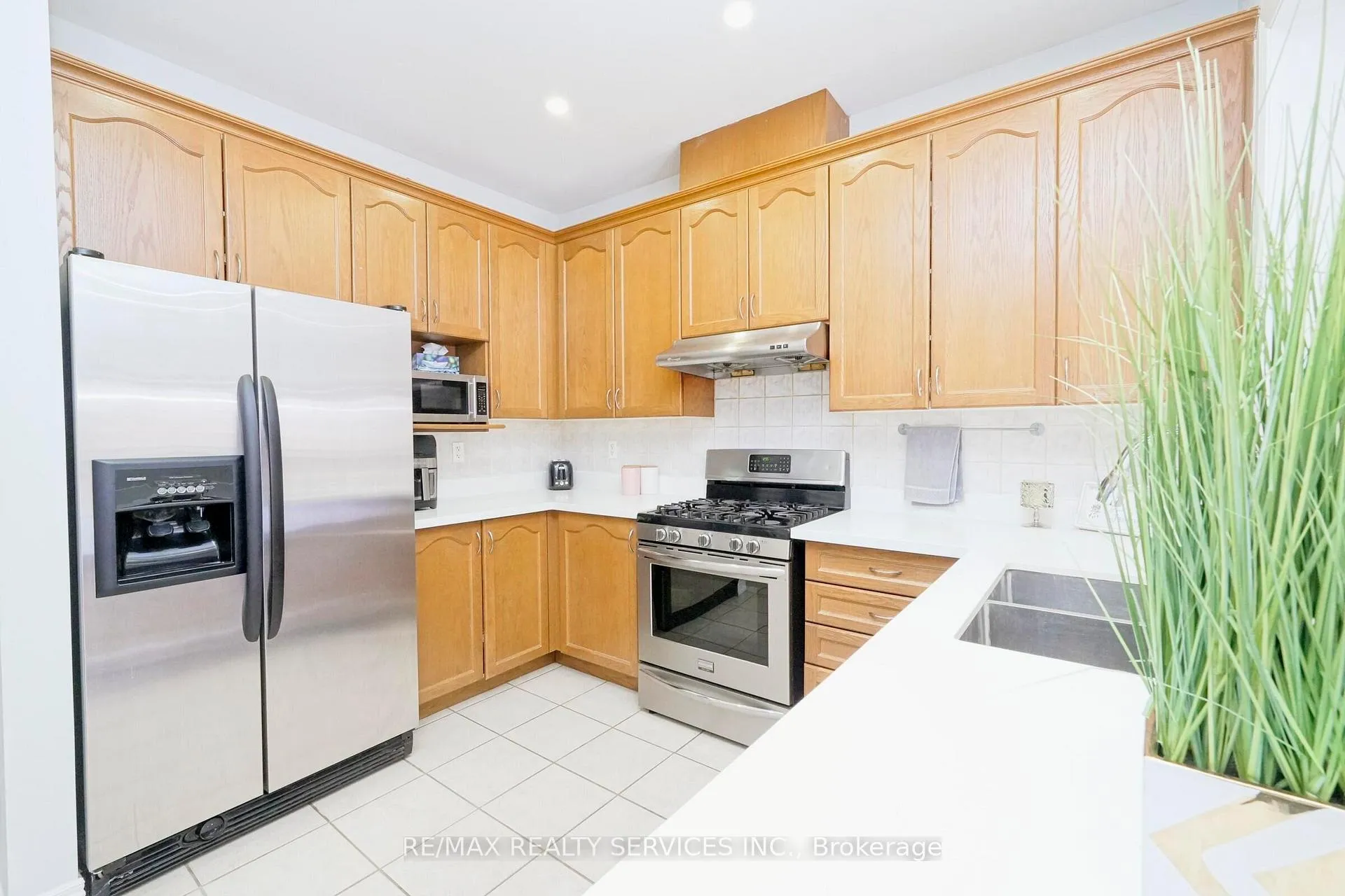 Photo 12 of 49 Crystalview Crescent, Brampton, Bram East — HOMEH