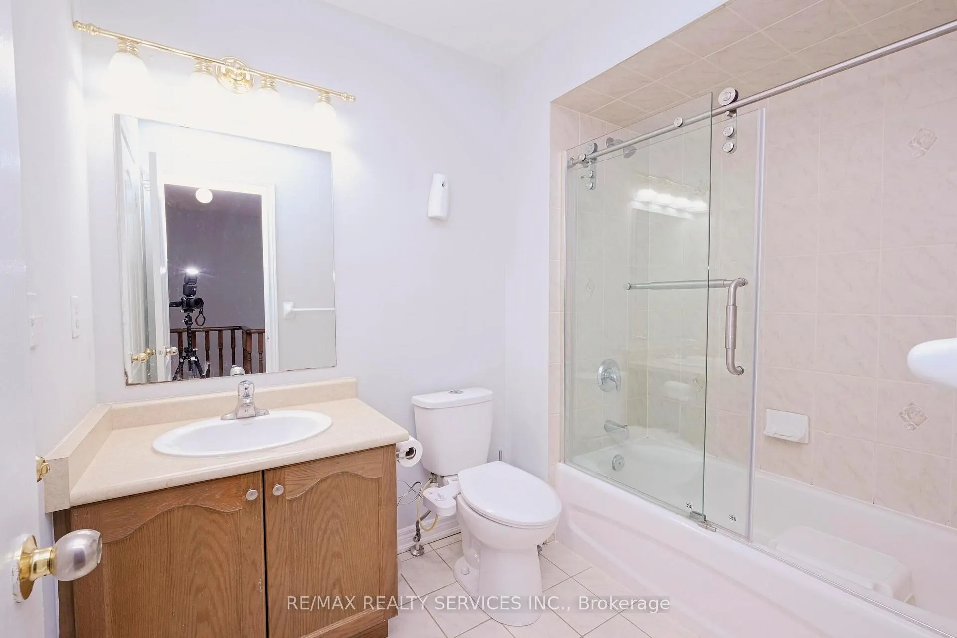 Photo 32 of 49 Crystalview Crescent, Brampton, Bram East — HOMEH