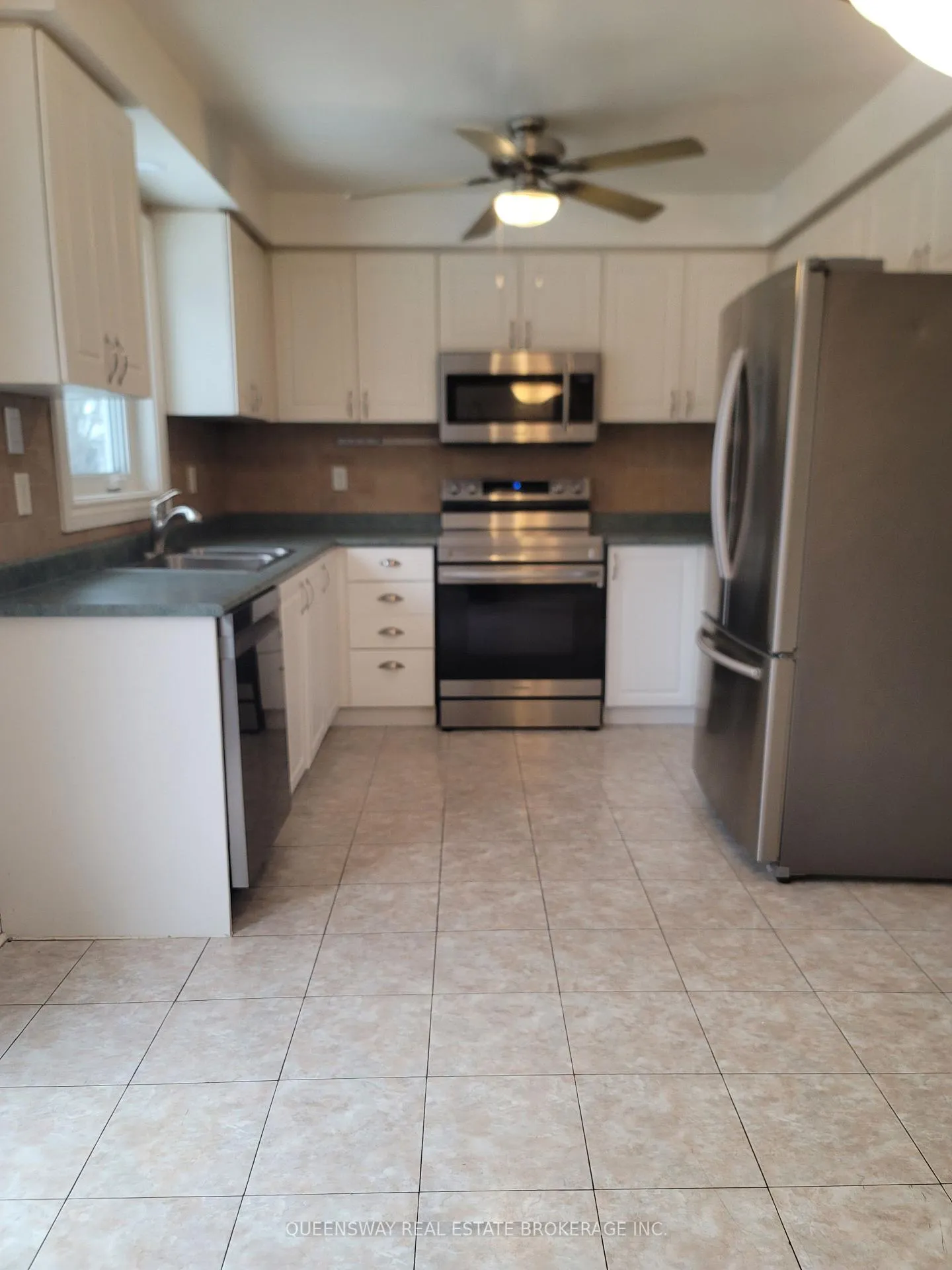Photo 5 of 50 Acorn Crescent, Wasaga Beach — HOMEH