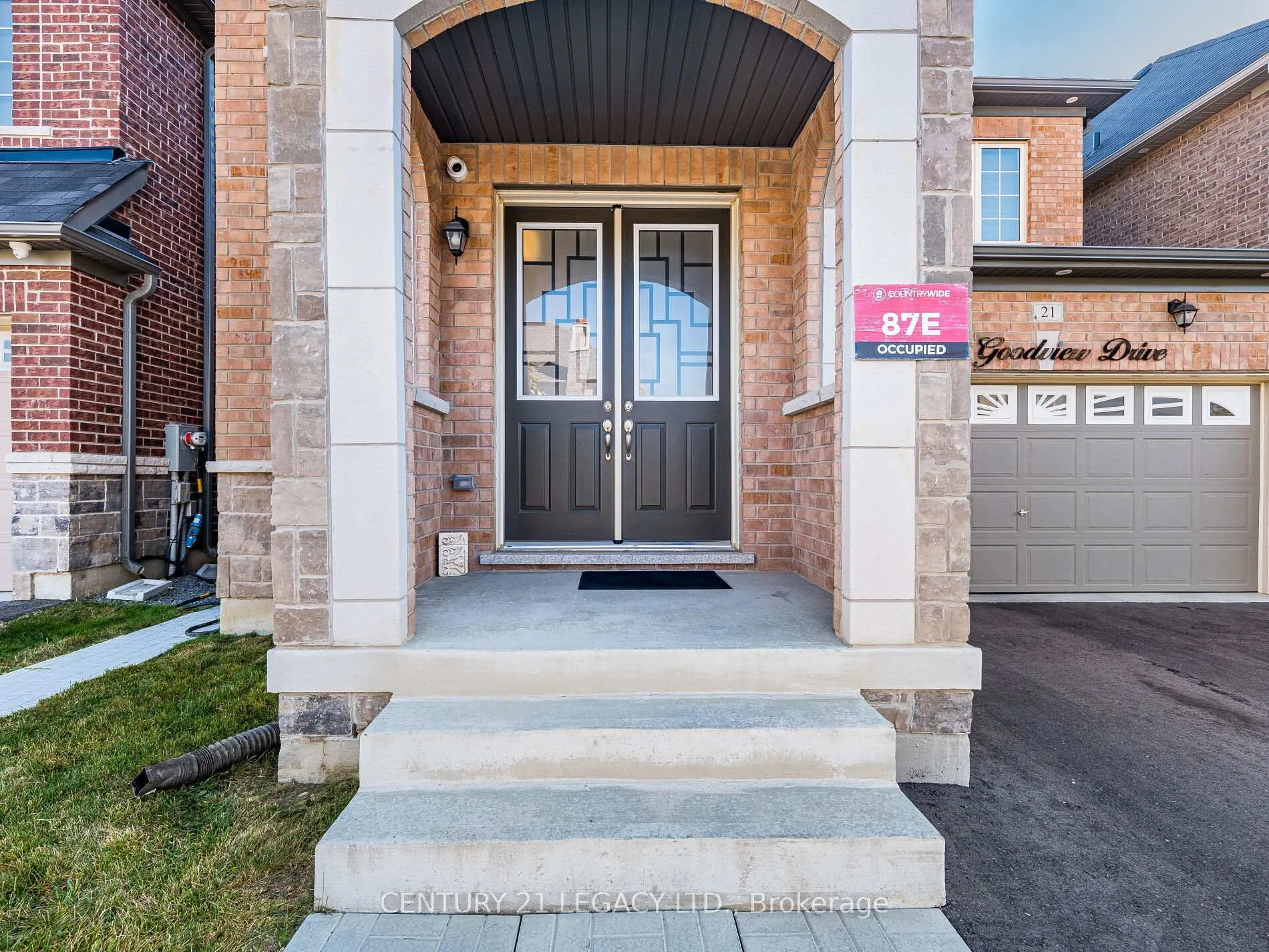Photo 3 of 21 Goodview Drive, Brampton, Sandringham-Wellington North — HOMEH