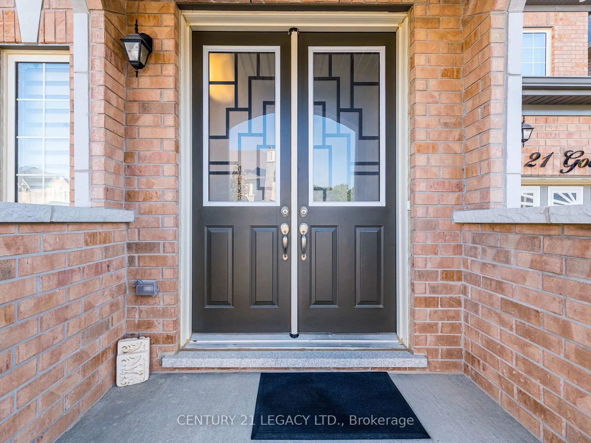 Photo 4 of 21 Goodview Drive, Brampton, Sandringham-Wellington North — HOMEH