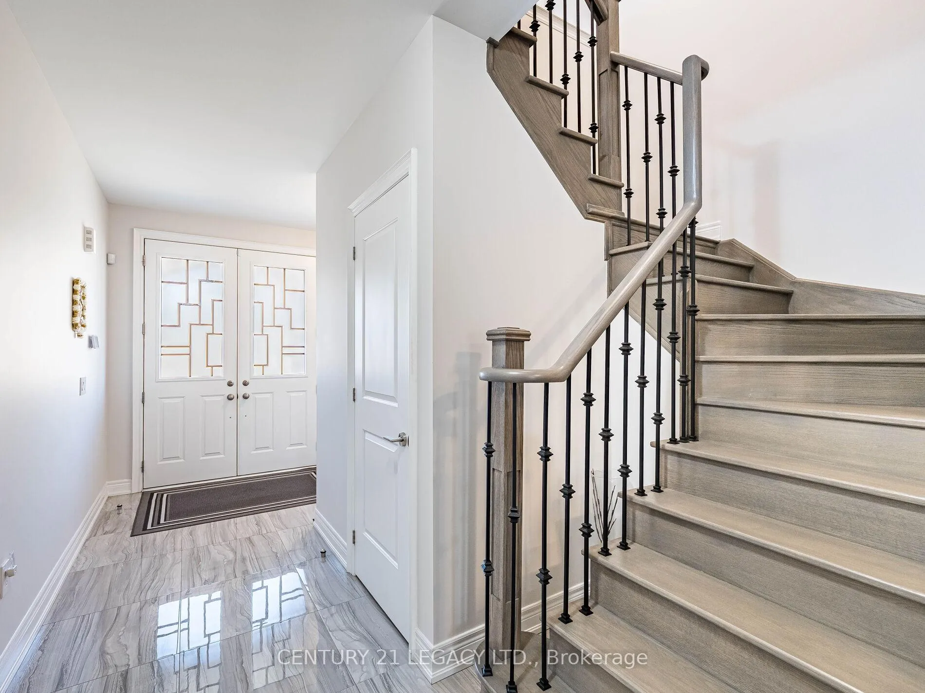 Photo 8 of 21 Goodview Drive, Brampton, Sandringham-Wellington North — HOMEH